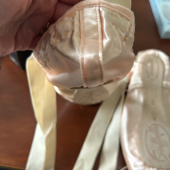 New in Box!  Suffolk Stellar Ballet Pointe Shoes, Size 6XXX - Picture 5 of 7